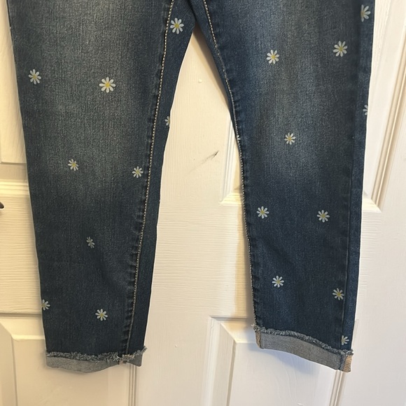 No Boundaries Juniors Curvy Ultra High Rise Crop Skinny Jeans - Picture 2 of 3